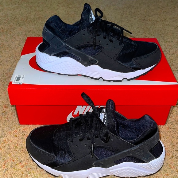 Nike Air Hurache Run - Picture 1 of 7